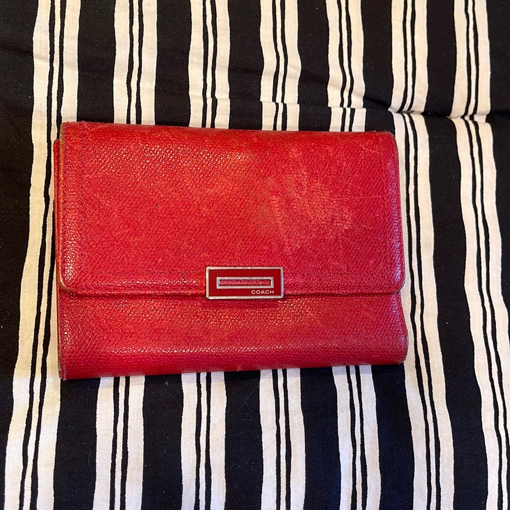 Vintage red leather Coach wallet! Trifold textured ladies wallet